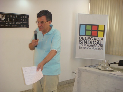  O cientista social, Emílio Gennari, coordenador da Oficina Sindical da DS BH, falou sobre o sindicalismo contemporâneo, explicando o perfil do novo trabalhador e seu envolvimento nas lutas sindicais.